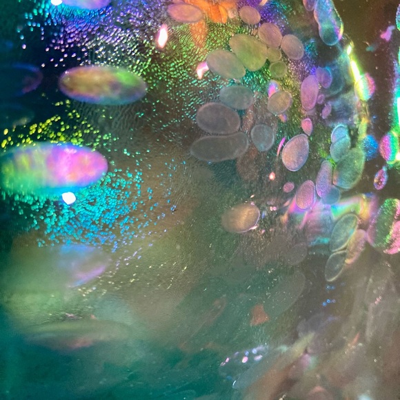 “Wilson” Large Iridescent Glass Conch Shell - Picture 4 of 7